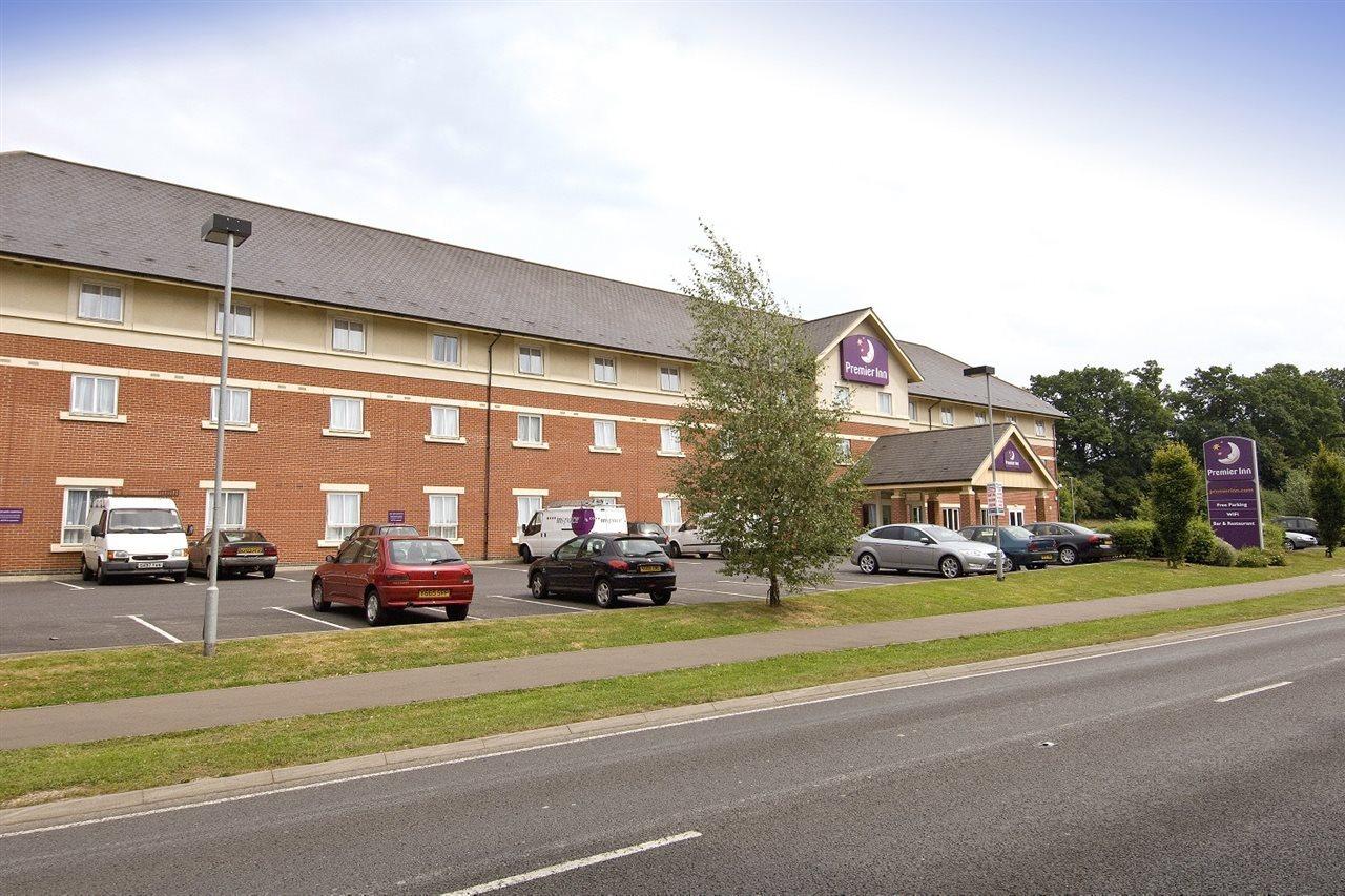 Premier Inn Gatwick Crawley Town West Exterior foto